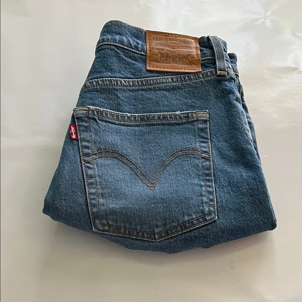 Levi’s Ribcage Shorts High Rise Size 31